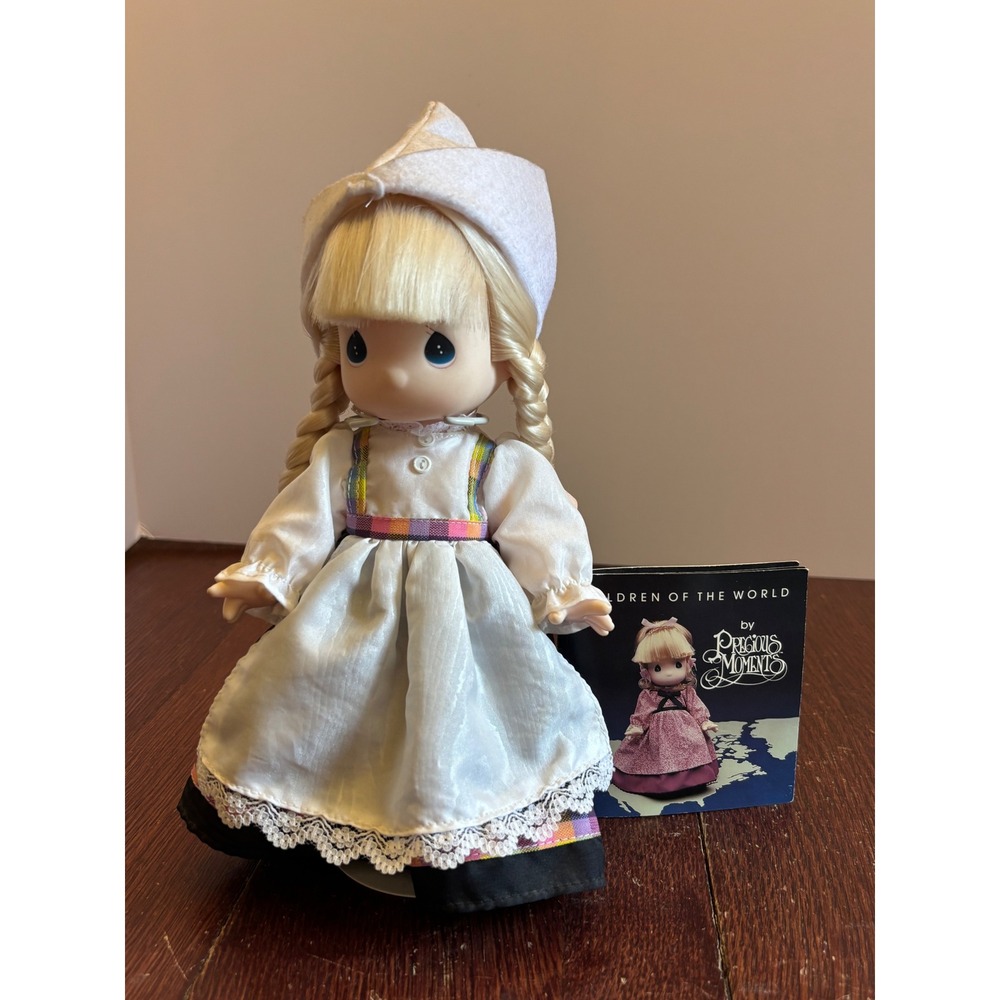 Precious Moments Kari Dutch Doll Children of the World 1990 Vintage 9 Inch Stand